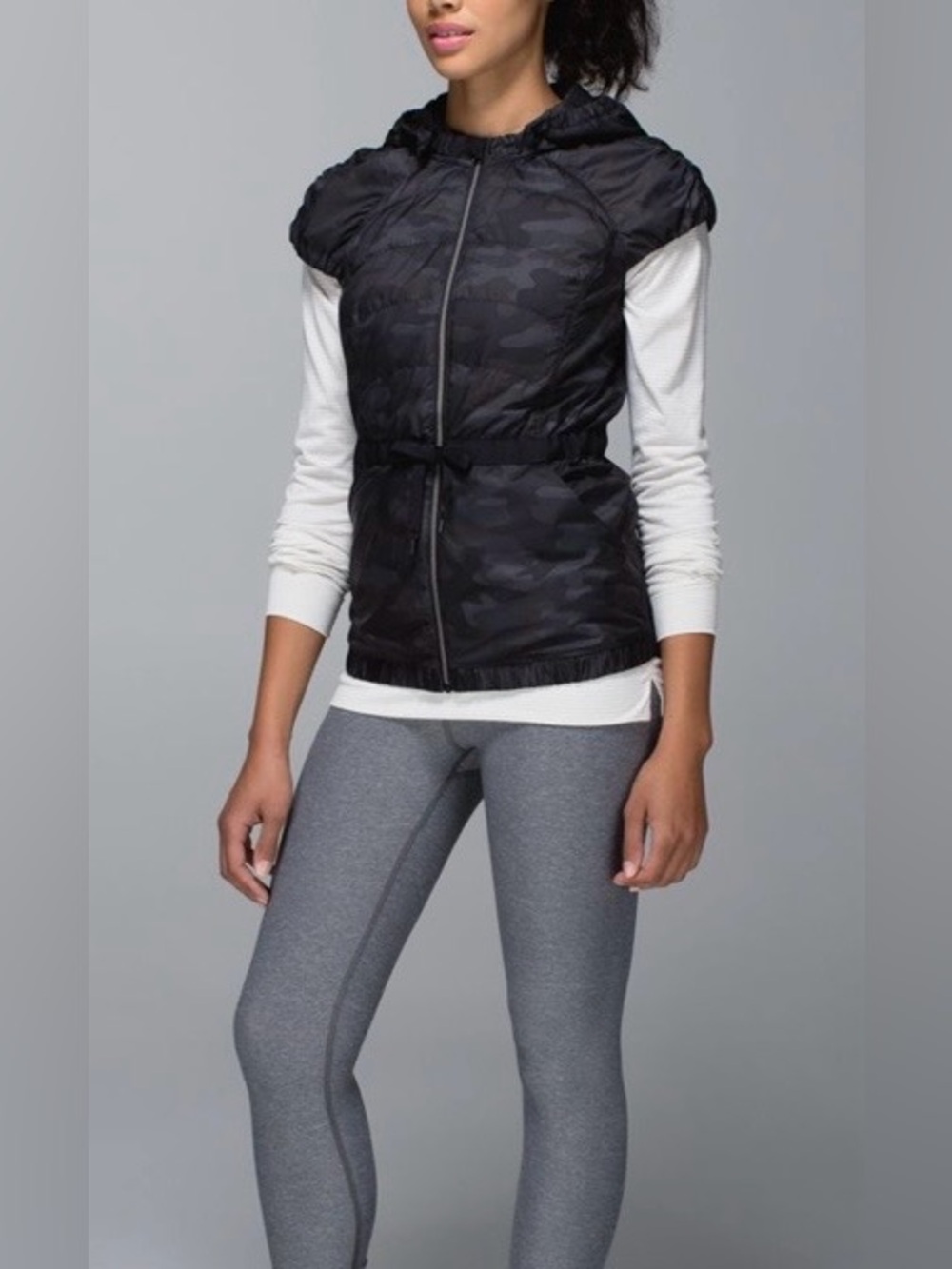 Lululemon Spring Fling Puffy Vest,size 10, Lotus Camo Black
#182